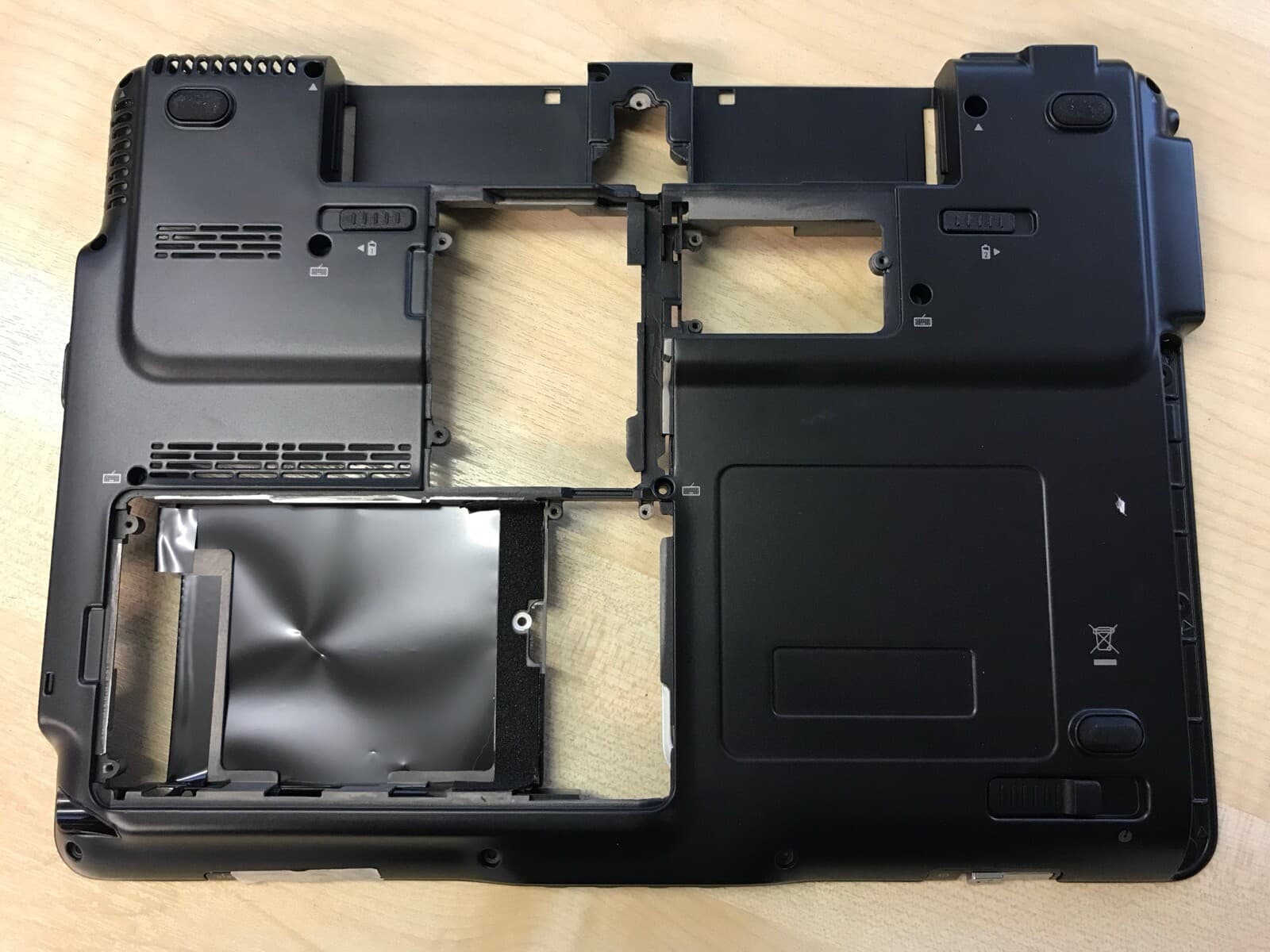 HP Pavilion TX2000 TX2500 Bottom Base Cover Plastic Case 466437-001 *NEW*